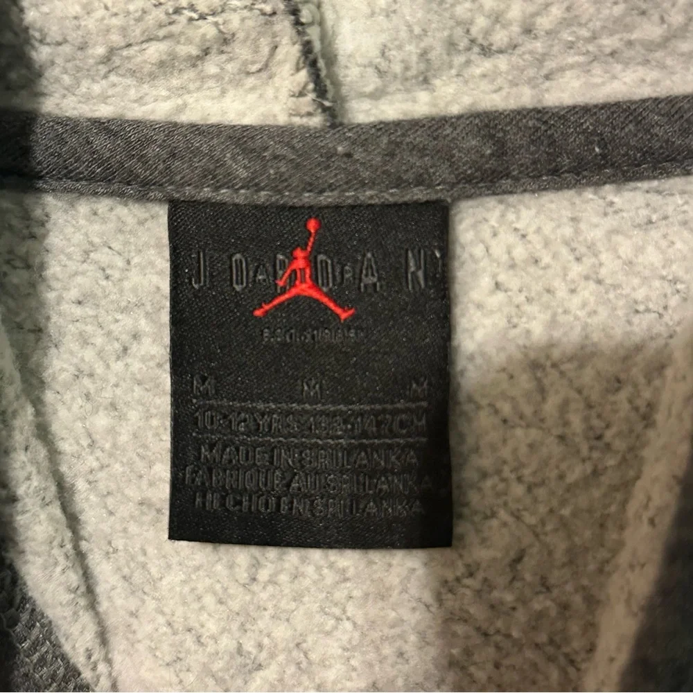 Nike Air Jordan Youth Hoodie Boys Medium Gray Jump-Man Logo Pullover Sweater